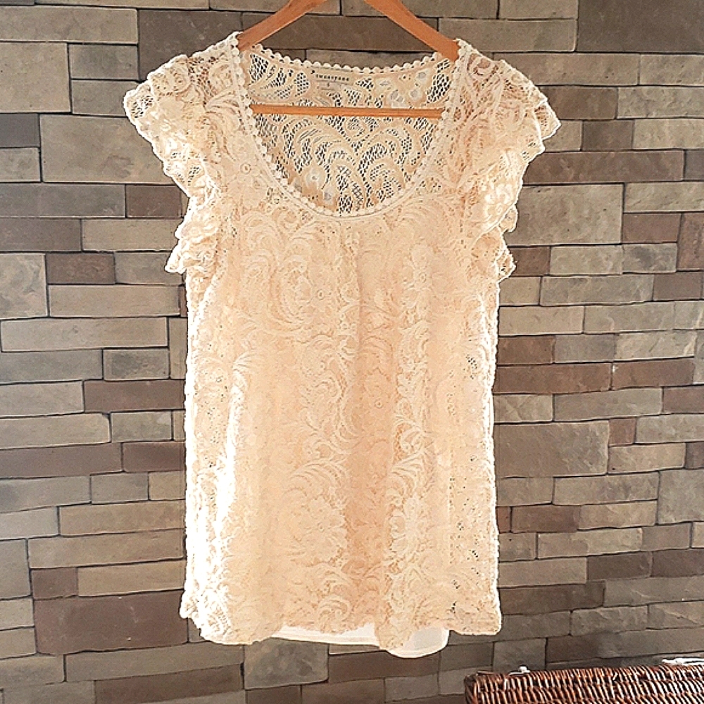 FOREVER 21- LACE TOP